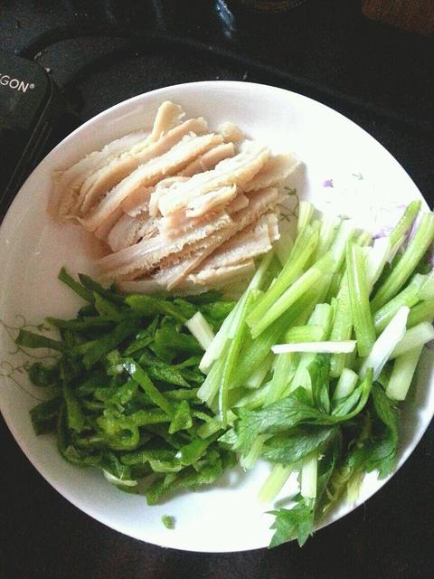 芹菜青椒降价30%