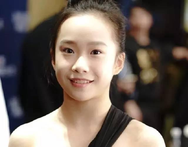 新生宝宝怎么穿衣服视频