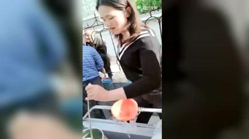 93年妹子做点小生意，年挣20万，当她亮出绝活那刻，我没了脾气