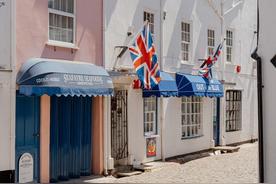 越过森林(梁雨)