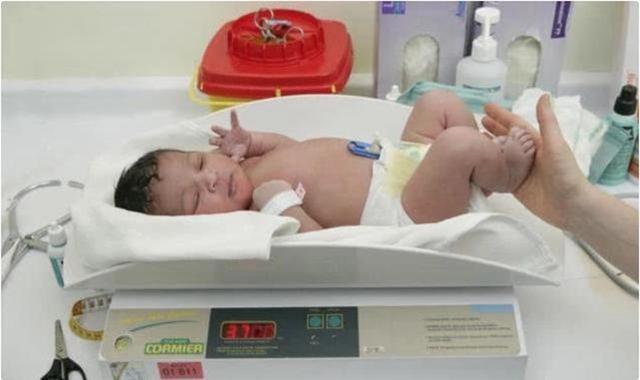 宝宝出生时医院为啥要留脚印