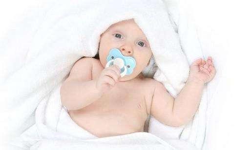 两个月宝宝爱吃手可以用安抚奶嘴吗