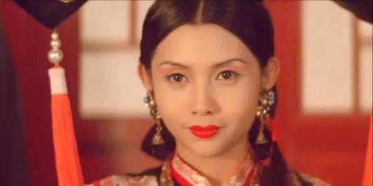中,33岁的袁立成为当仁不让的女一号,她饰演的角色就是慈禧太后.