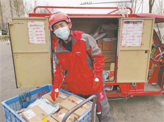 百世快递工作人员图片