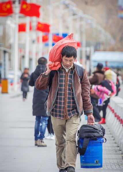 直击拉萨春运:火车站见证百万旅客返乡