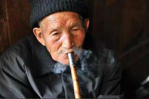 香烟没出现之前,农村老人都是抽旱烟,为啥感觉他们很少得肺病