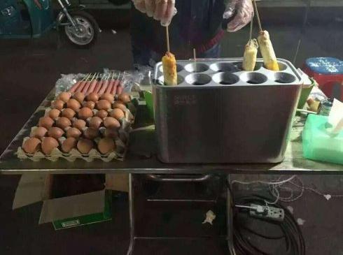北京十管鸡蛋烤肠机百元创业神器蛋包肠机器新颖小吃先做现卖