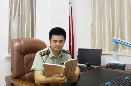 〃不管博士硕士,我就是个战士〃名校博士扎根基层的"创业路"