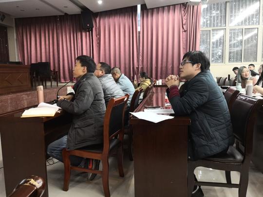 接下来,创新创业训练项目小组汇报人通过ppt形式展示项目目前的进展