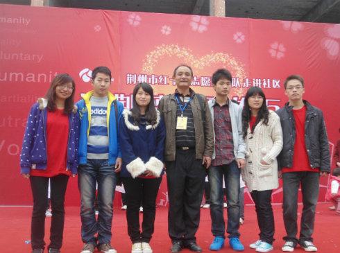 diy餐厅助创业梦想起航成立"阳光辅导团队"救助瓷娃娃