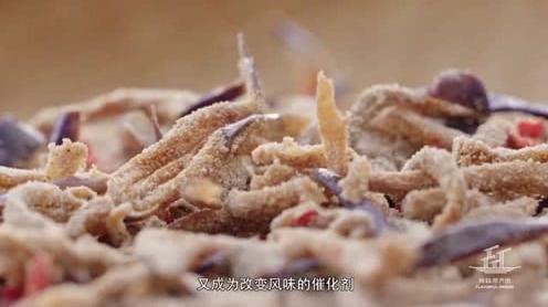 风味原产地·云南:生米磨成粉，与茄子干按照1:10的比例均匀混合