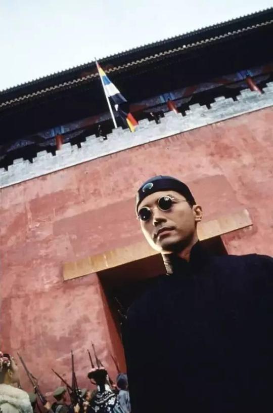 54岁早逝，两获金曲奖，用歌让张学友封神，卖450万张破世界纪录