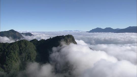 山峰云海白云翻滚群山云雾_1920x1080_高清视频素材