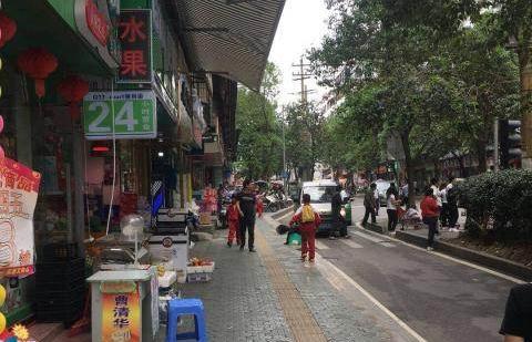 市中心商业街摊位出租