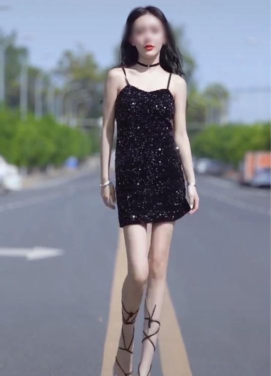 夏夏吓大的网红同款吊带裙子快手抖音街拍性感包臀黑色亮片连衣裙