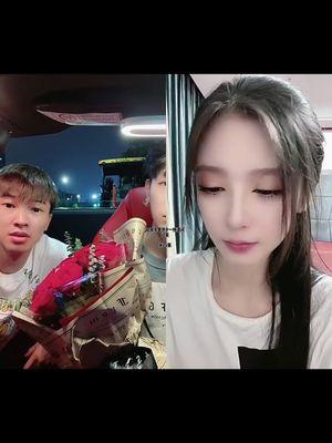 两个人还是互相在乎的，大家怎么看?一定要支持这对情侣#启大大#启大大十一