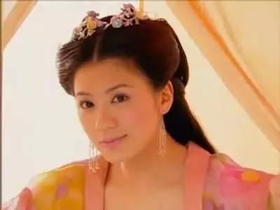 这不,负责此次宴席宾客的永公公,站在庄璇宫大殿外一脸愁容,双手握在