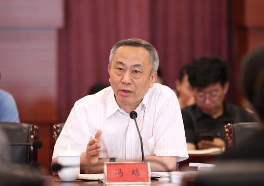 冯培首先感谢各学院党政领导和所有从事就业创业工作同志的辛勤努力和