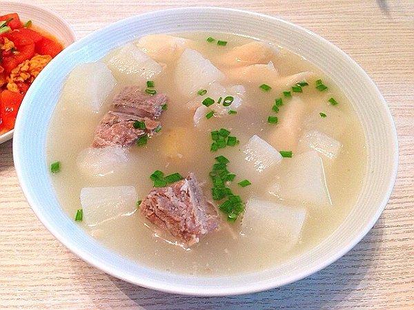骨头汤萝卜汤的做法