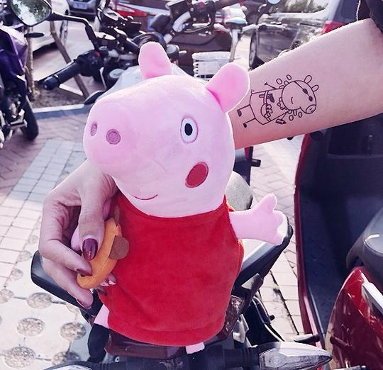 "从一个重庆话版的小猪佩奇视频第一次认识,到后来在抖音上看到了
