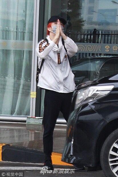 薛之谦一头红发格外耀眼