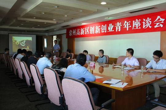 沈传宝对青年创业过程中遇到的困难表示理解,并一度赞许青年们的