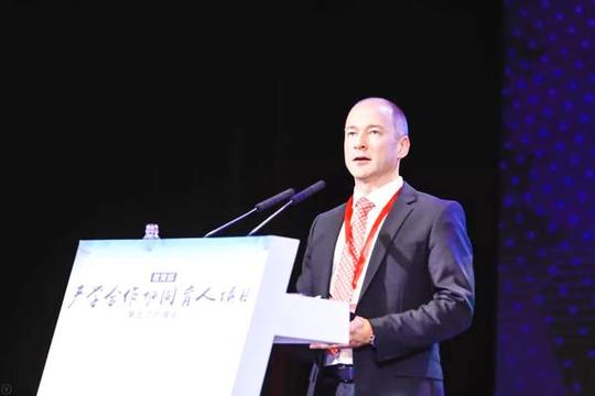 慧科集团总裁王浩以"企业创新训练营产教融合培养新工科人才"为题作