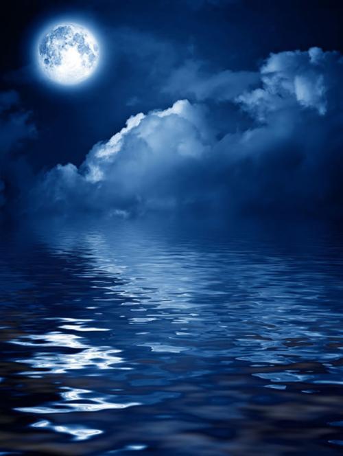 唯美月亮风景图片素材下载，夜晚月亮星空天空，昏暗黑暗云朵素材