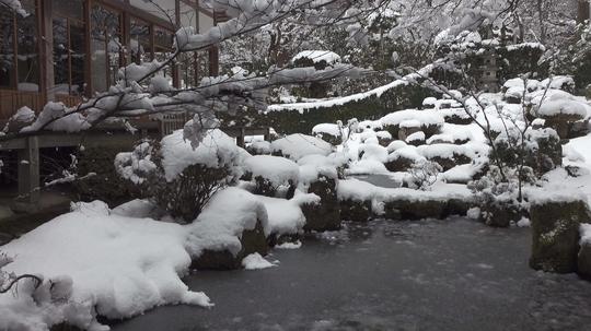 4k冬天寺院下雪雪景庭院景观_3200x1800_高清视频素材
