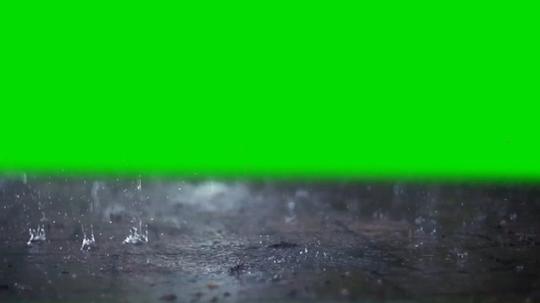 绿屏抠像慢镜头雨滴砸向地面视频素材
