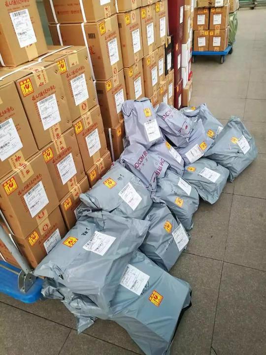 如有破损,请与快递员当场确认破损情况,做异常签收,向快递公司进行