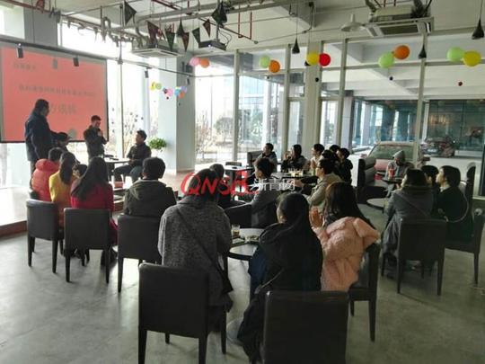 贫困大学生创业见习训练营首次培训课本周日开讲,扫描