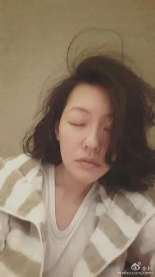 小男孩突然双目紧闭晕倒