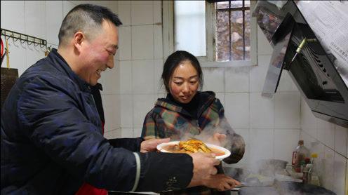 85后夫妻返乡创业，大山里开农家乐，用原生态食材待客，年赚17万