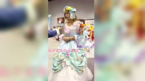 带着抖音逛漫展摩登君穿这裙子肯定没有他美
