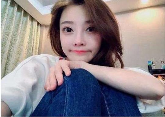 抖音最潮母女,颜值堪比明星,网友:想做隔壁老王!