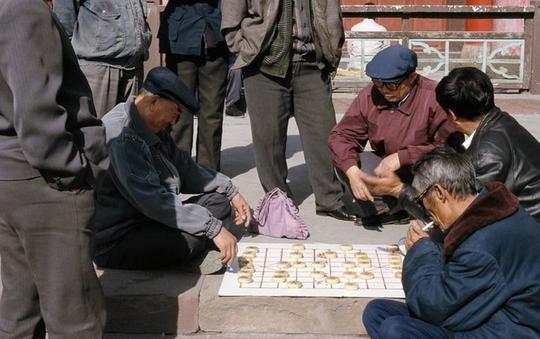 骗术一:"象棋大师"残局找对手骗术地点:小区门口,支街背巷