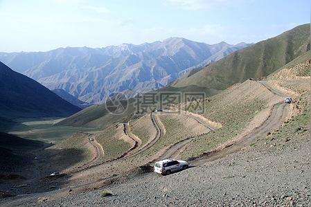 巴音布鲁克草原越野山路图片下载