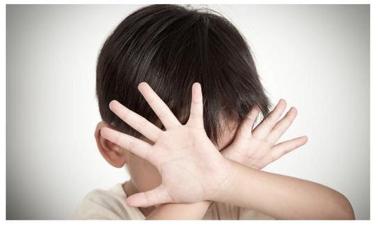 “妈妈，我再也不敢了!”儿子犯错被妈妈毒打，然后永远地消失了