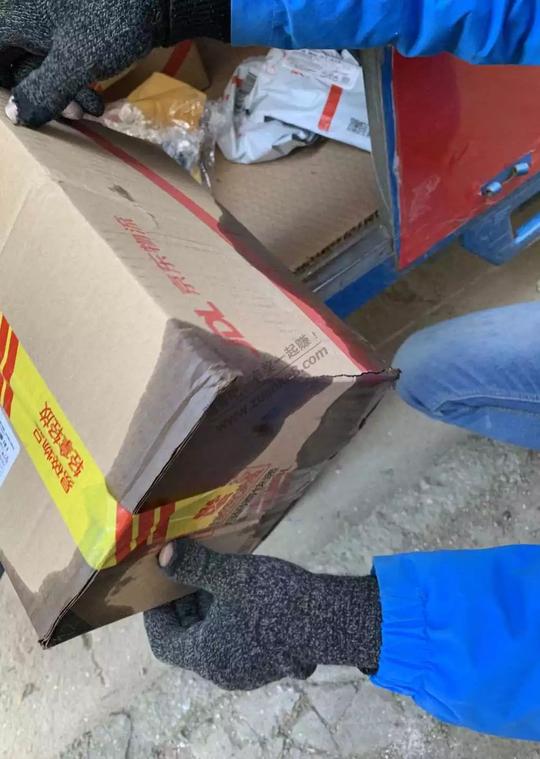 京东最近几天收到的快递老是破损，哎