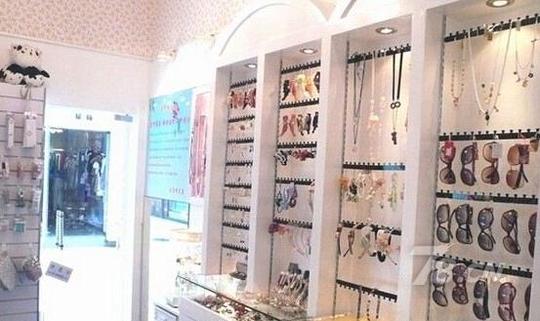 学校门口开店小型饰品店如何装修俘获创业商