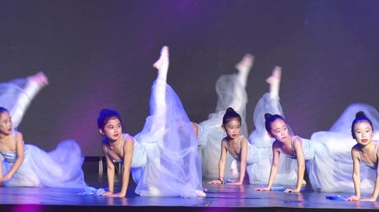 少儿中国舞《大鱼》简单好学儿童舞蹈演出视频完整版【艺朝艺夕】