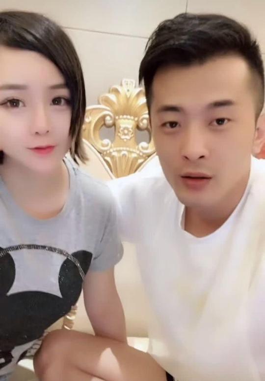 快手土豪夫妇初瑞雪辛巴,日入百万!原来竟全靠他一人的帮助!