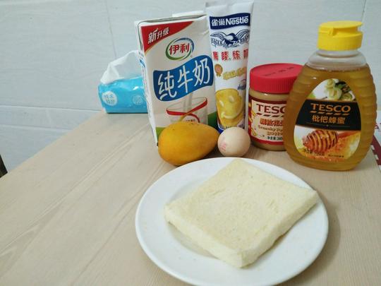 上班族的快手营养早餐→芒果蜜桃汁,能量西多士的做法图解1