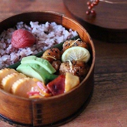 日本美食#木质餐盒里的精致料理(图via:网络)