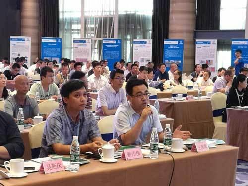 东旭光电副总经理,创业导师团主席王忠辉对参赛项目做精彩点评