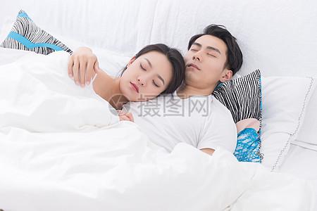 睡觉拥抱的情侣图片_睡觉拥抱的情侣素材_睡