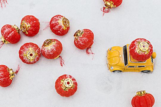 雪地里的红灯笼_图片大全—全景创意图库（quanjing.com）中国领先的正版图片视频素材网站