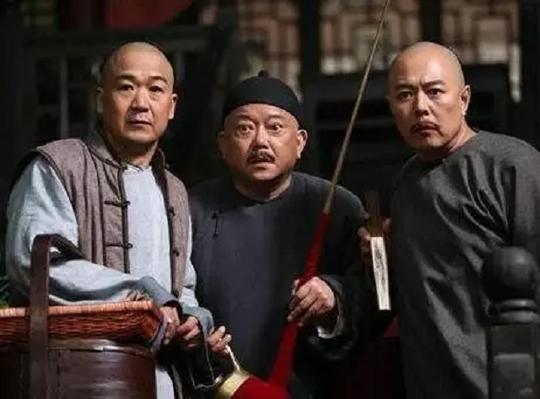 嘉庆登基没几天就抄了和珅的家，和珅死后，纪晓岚是什么结局?