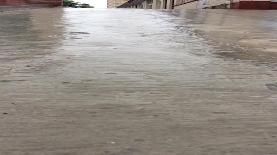 慢镜头下雨雨滴地面流水_1280x720_高清视频素材下载
